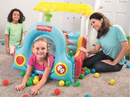Kojec pociąg + piłki Fisher-Price, Bestway 132x94 cm